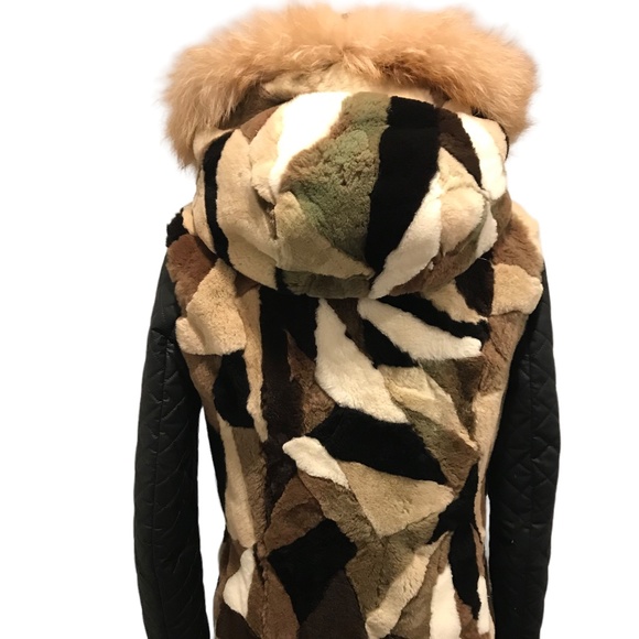 Up-cycled Fur Coat with Removable sleeves by Margarita Voultsos - Picture 4 of 4